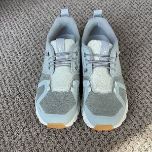 NWOT On Cloud sneakers